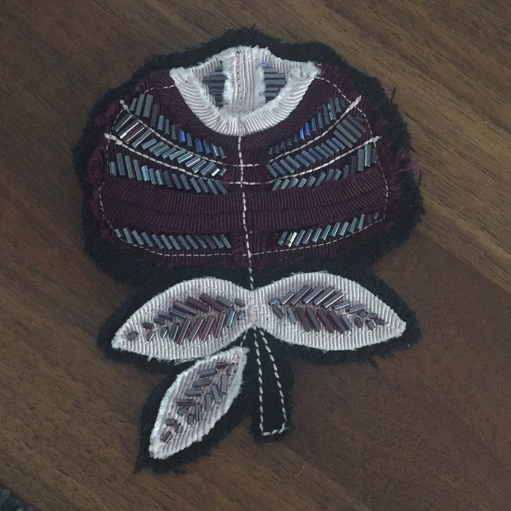 Prada broche pin
